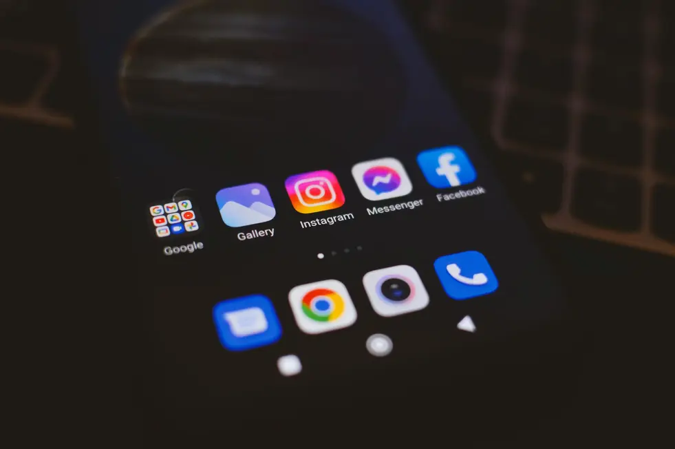 O que Realmente Acontece ao Apagar uma Foto do Instagram