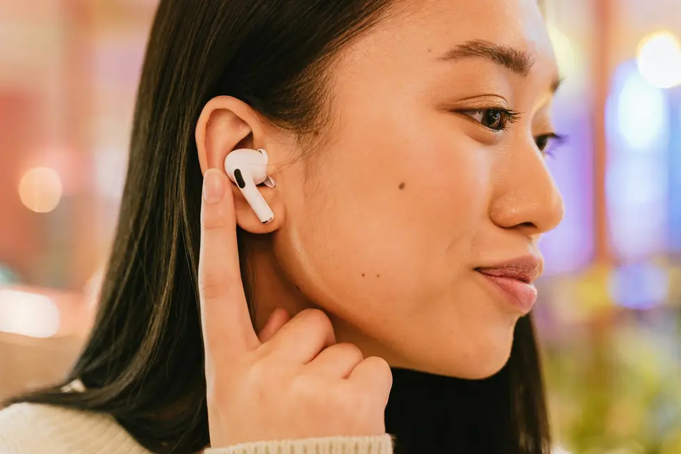 Por Trás do Som: A Acústica dos AirPods e do Ouvido Humano