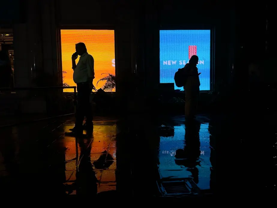 Batalhas de Imagem no Século XXI: Como Começou o Caso Dua Lipa e Samsung