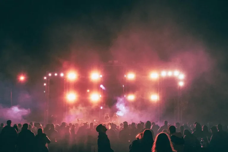 Grande público aproveitando atrações no palco principal do Primavera Sound