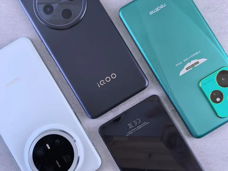 Find X9 Pro e acessórios em cima de uma mesa iluminada