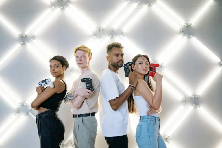 Galera gamer brasileira se divertindo e economizando em títulos Ubisoft