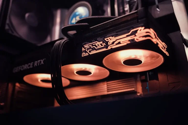 PC com RX 7600 instalado em ambiente doméstico